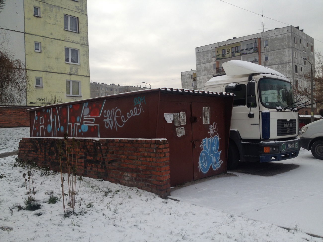 Graffiti Bombing - Photo by Antoniusone - waste, of, paint (2014)