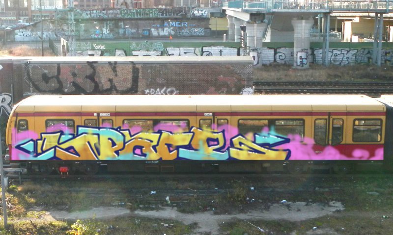 Graffiti Train in Berlin - Photo by Anusvisage - space, av, train (2014)