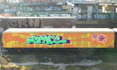 Graffiti Train in Berlin - Photo by Anusvisage - space, av, train (2014)
