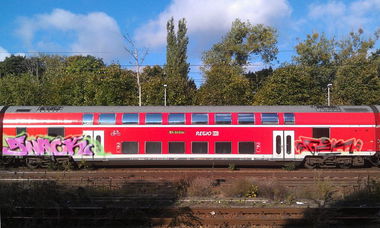 Graffiti Train in Berlin - Photo by Anusvisage - snack, train, berlin (2014)