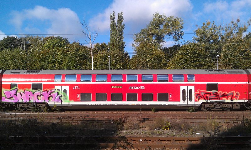 Graffiti Train in Berlin - Photo by Anusvisage - snack, train, berlin (2014)