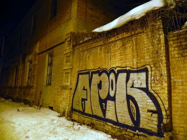 Graffiti Bombing in Vinnitsa - Photo by Apo_Ukraine - apik, apo, ???