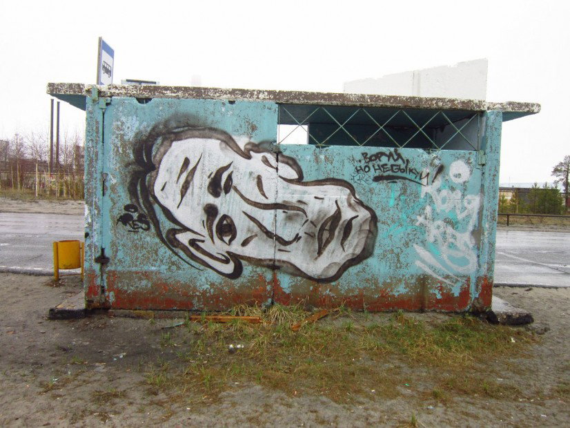Graffiti Bombing in Russia - Photo by Ares86 (2013)