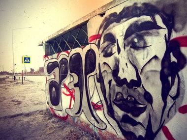 Graffiti Bombing in Russia - Photo by Ares86 (2013)