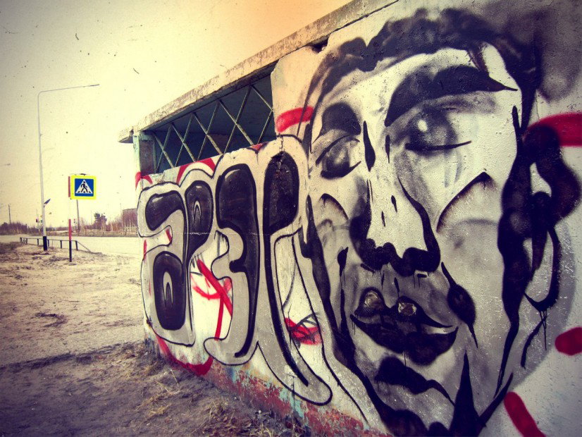 Graffiti Bombing in Russia - Photo by Ares86 (2013)