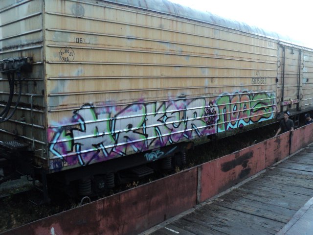 Graffiti Train - Photo by Arker - arker (2012)