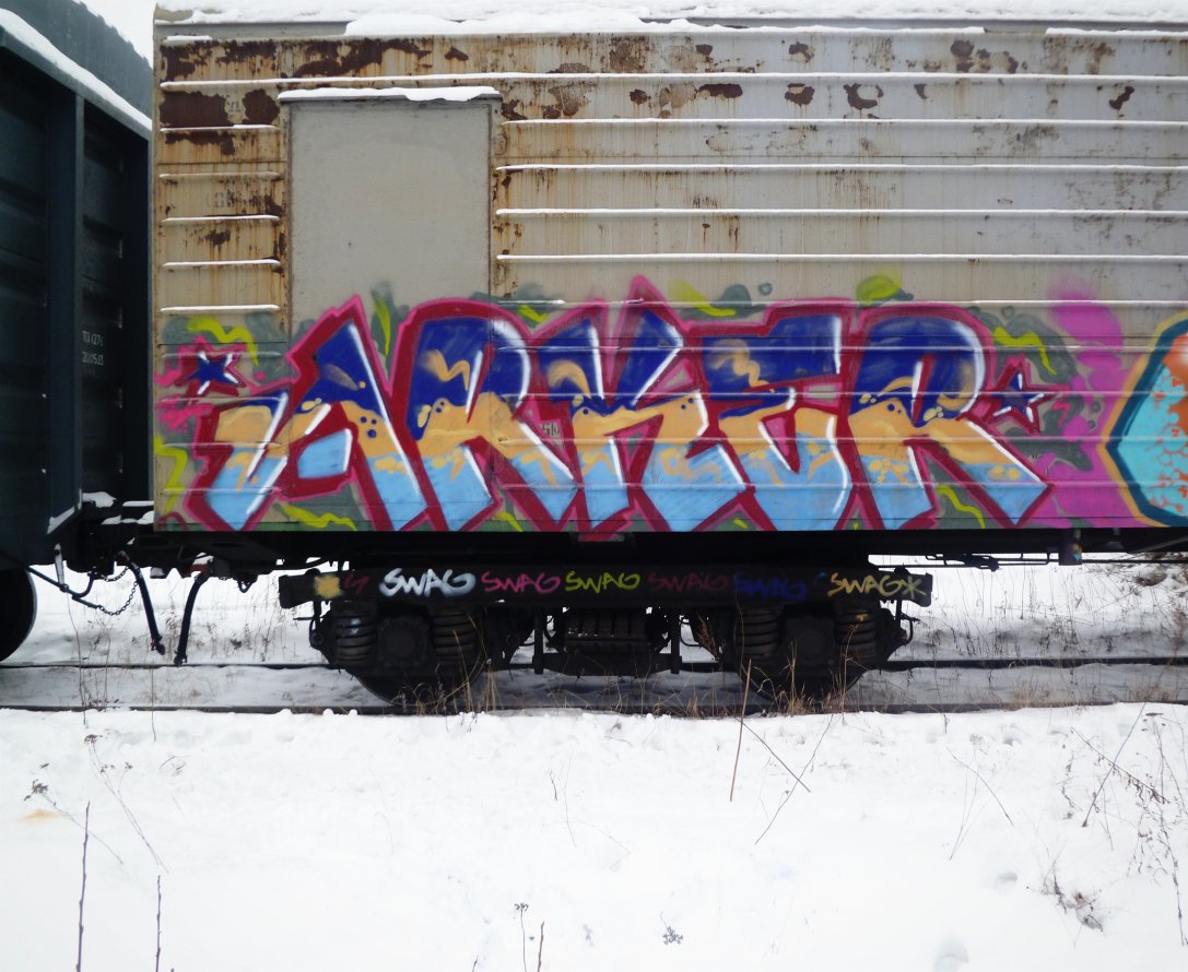 Graffiti Train - Photo by Arker - arker (2013)