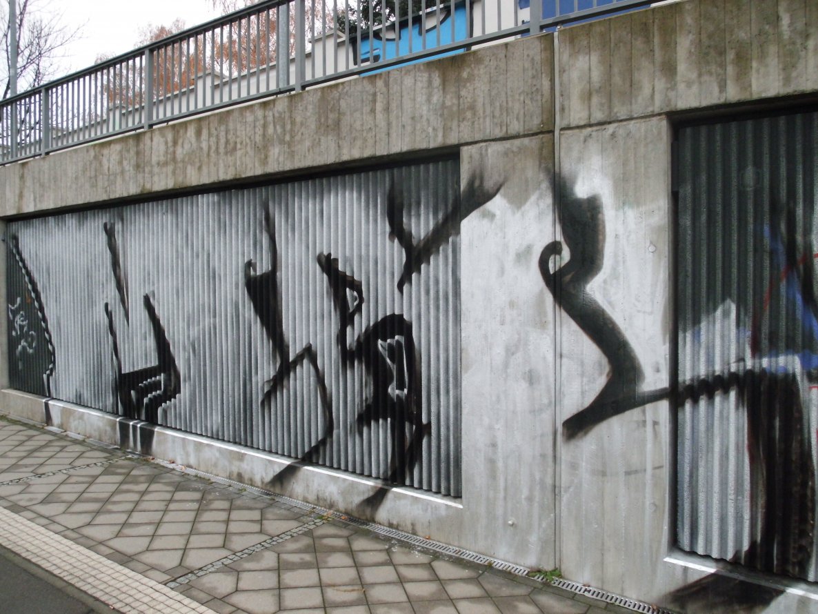 Graffiti Bombing in Leipzig - Photo by Arno_Nym - Awek, Grey, 2