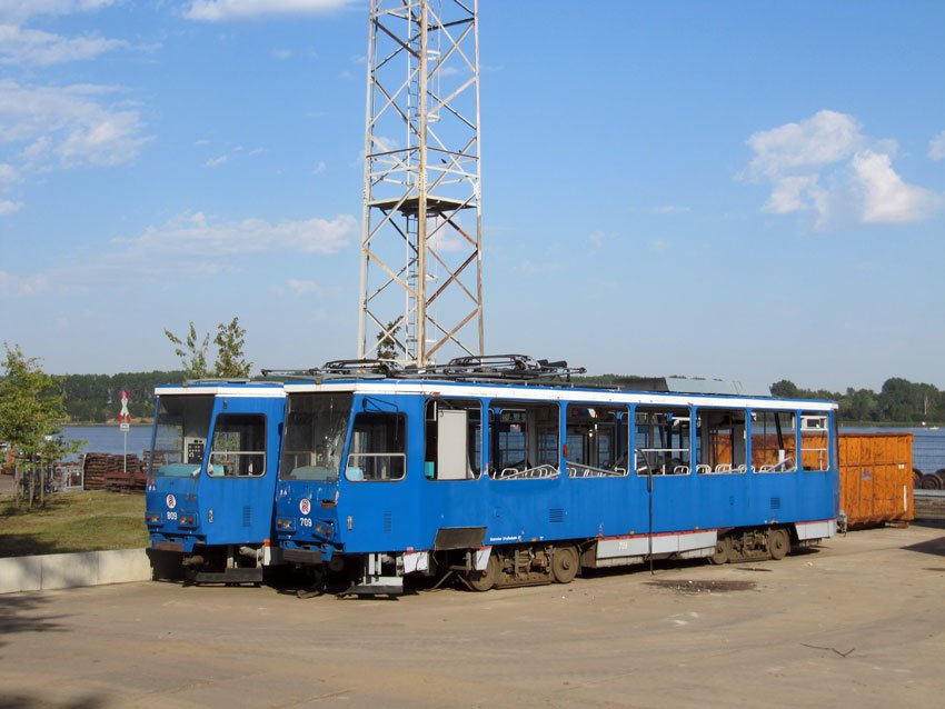 Graffiti Artwork - Photo by Arschloch - trains