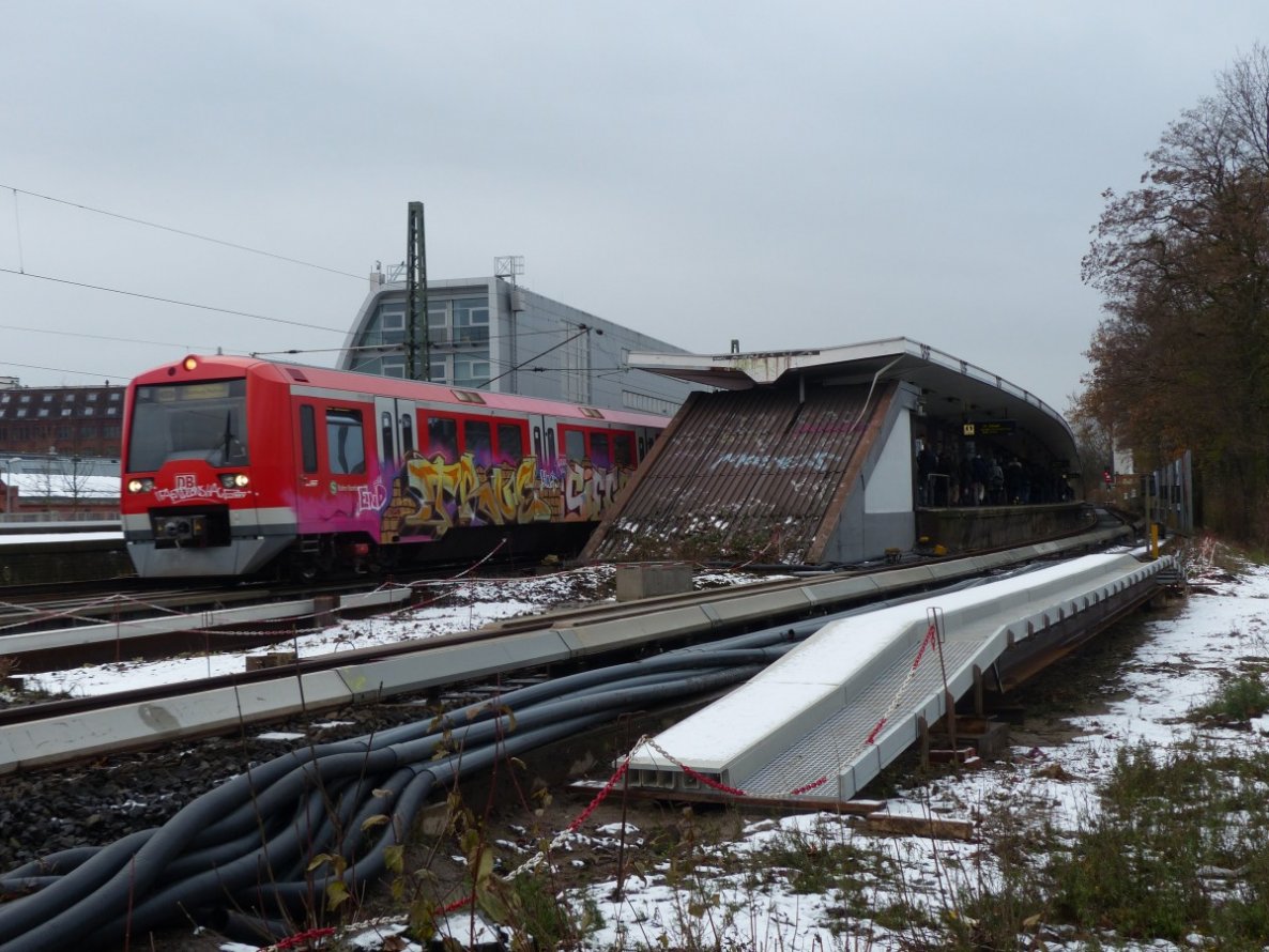 Graffiti Train - Photo by Arschloch - TRUE