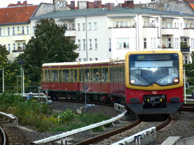 Graffiti Bombing in Berlin - Photo by Arschloch - monte, 75