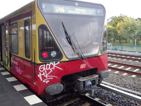 Graffiti Train in Berlin - Photo by Arschloch - glock, hk