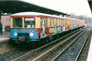 Graffiti Train in Berlin - Photo by Arschloch - Welt, Aids, Zug