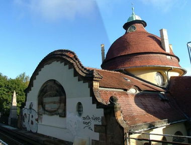 Graffiti Bombing in Berlin - Photo by Arschloch - qb