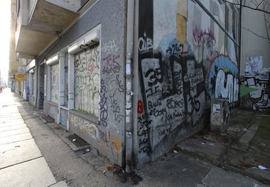 Graffiti Bombing in Berlin - Photo by Arschloch - shine, ut, 35