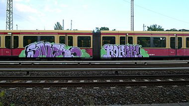 Graffiti Train in Berlin - Photo by Arschloch - roker