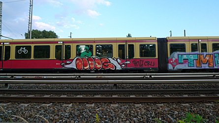 Graffiti Train - Photo by Arschloch - hng