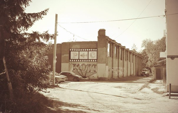 Graffiti Wall - Photo by Artemio (2012)