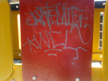 Graffiti Artwork in Pano Polemidia - Photo by Artemio - ???? (2014)