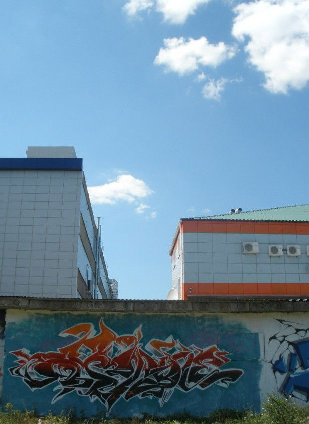 Graffiti Wall - Photo by Artue (2012)