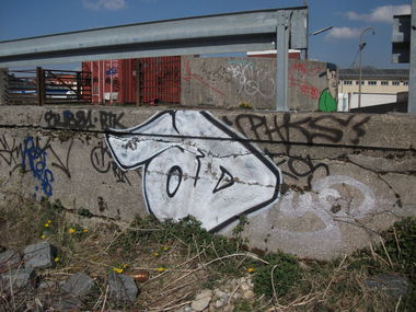Graffiti Bombing - Photo by AugustUndTiner - ad