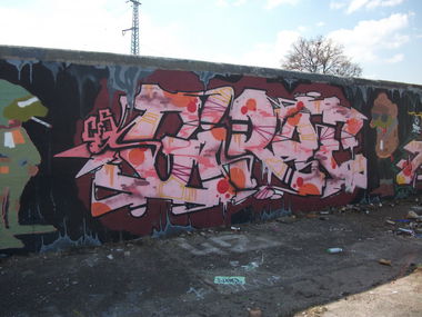 Graffiti Wall - Photo by AugustUndTiner - giro, cfs