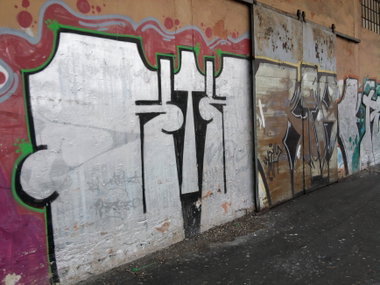 Graffiti Wall - Photo by Aver