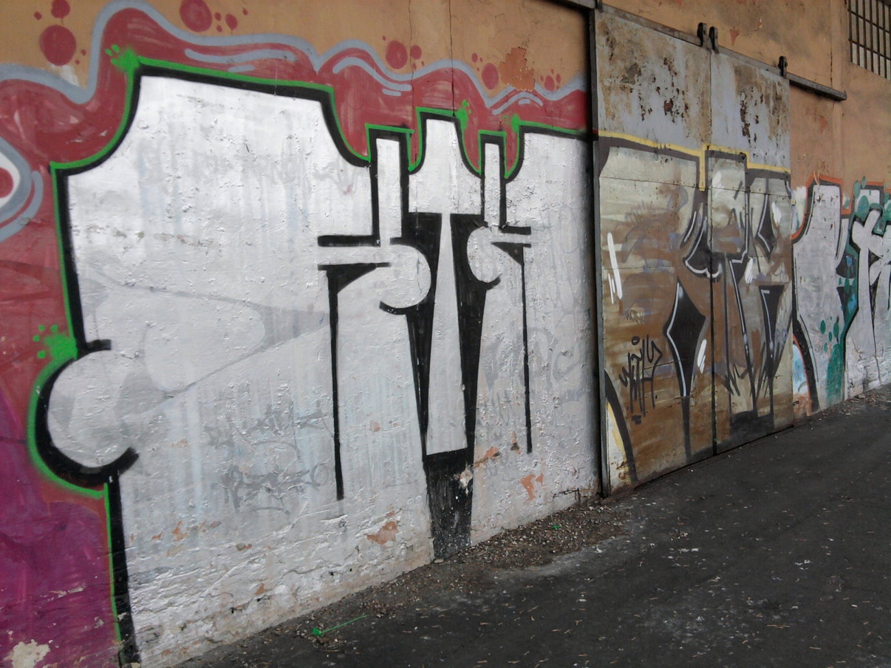 Graffiti Wall - Photo by Aver