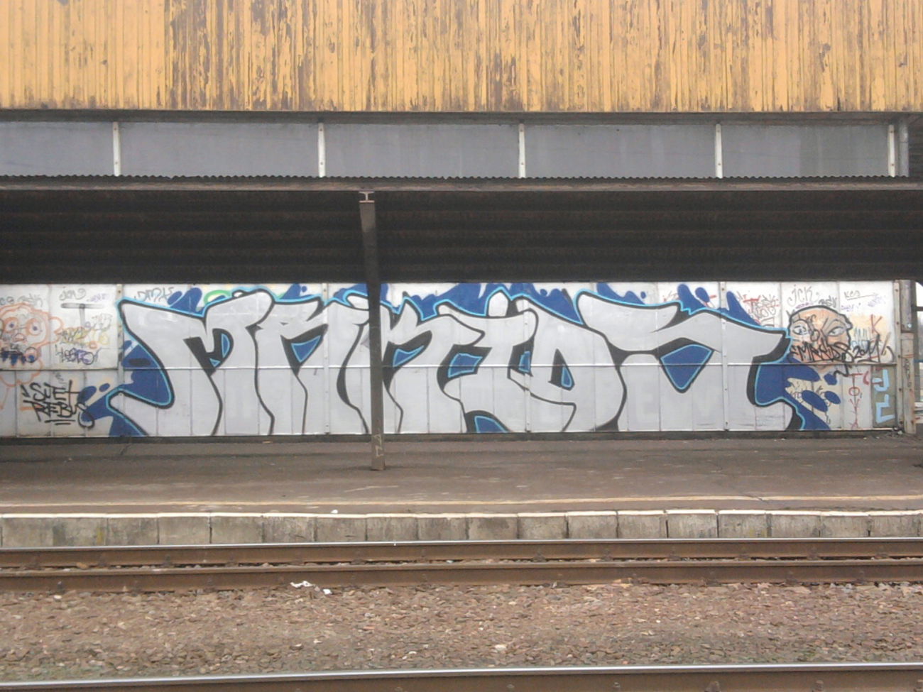 Graffiti Wall - Photo by Aver - MR, KIDS