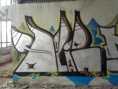Graffiti Wall - Photo by Aver - DOLAR