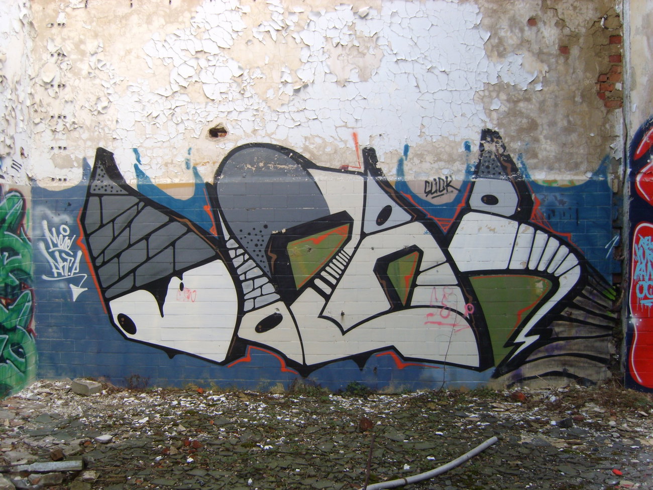 Graffiti Wall - Photo by Aver - DOLAR