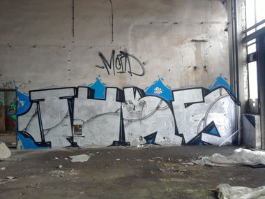 Graffiti Wall - Photo by Aver - FUKS