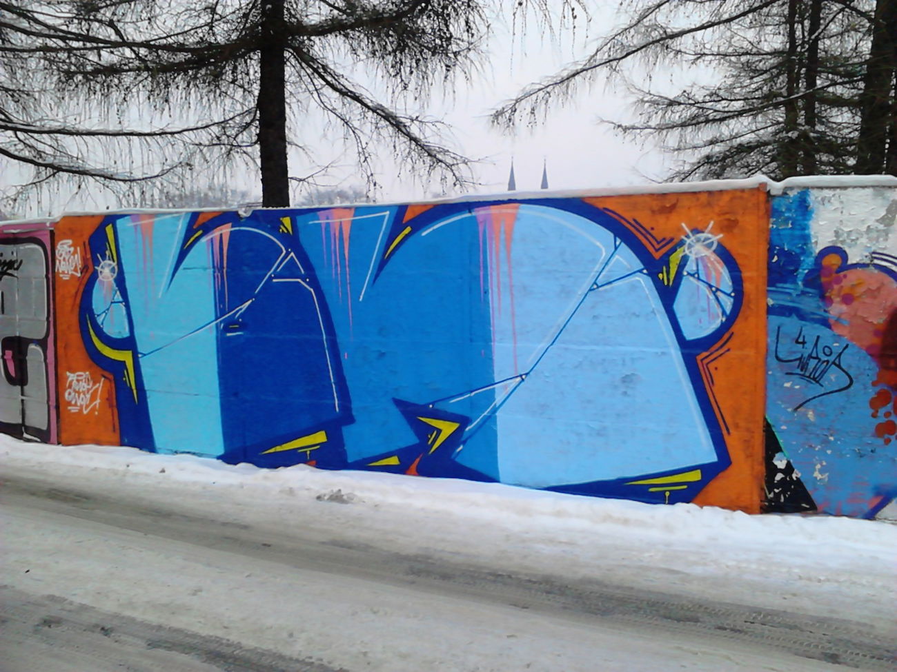 Graffiti Wall - Photo by Aver - BN, BAD, NEWS