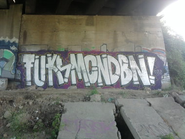 Graffiti Wall - Photo by Aver