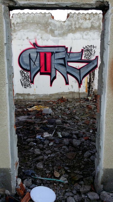 Graffiti Wall - Photo by AwsDoter - doter, aws