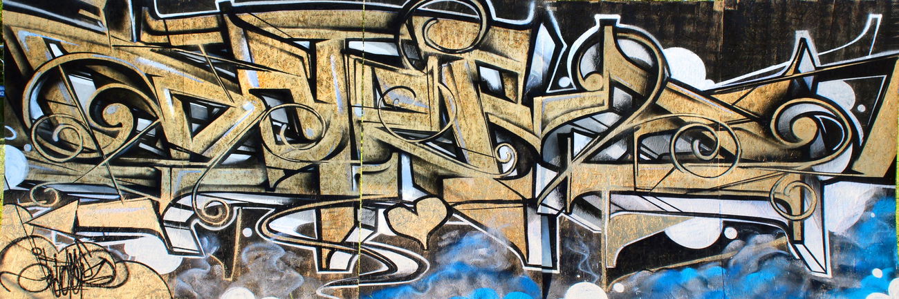 Graffiti Wall - Photo by AwsDoter - aws, doter