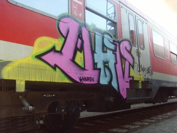 Graffiti Train - Photo by AxelFoley - uhv, hais, boey