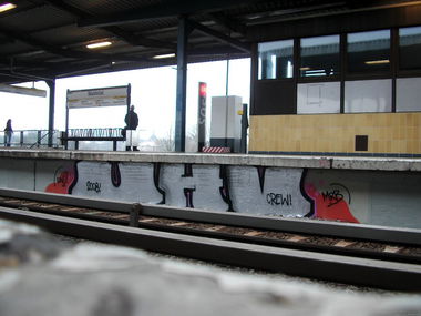 Graffiti Bombing in Berlin - Photo by AxelFoley - UHV (2008)
