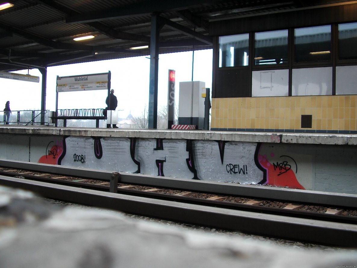 Graffiti Bombing in Berlin - Photo by AxelFoley - UHV (2008)