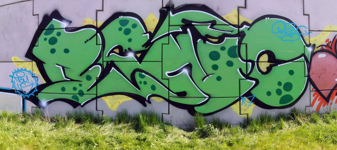 Graffiti Wall - Photo by B3ncon3