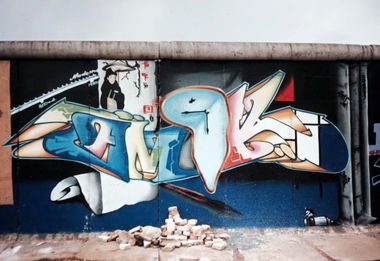 Graffiti Wall - Photo by BACKINTHEDAYS - Amok