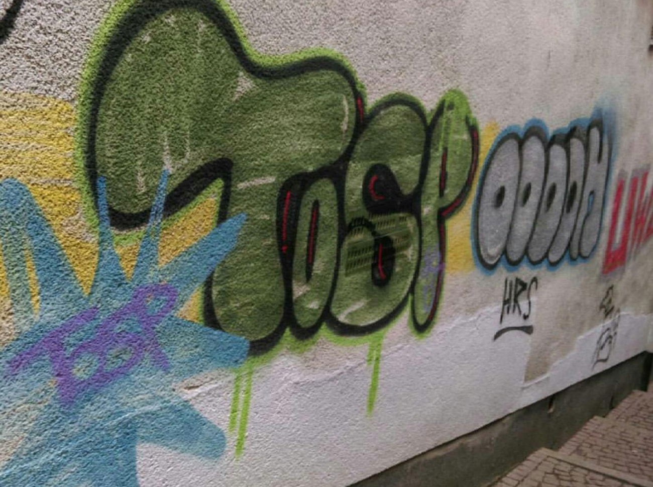 Graffiti Wall in Marburg - Photo by BAREKFROMDRUS - tosp (2012)
