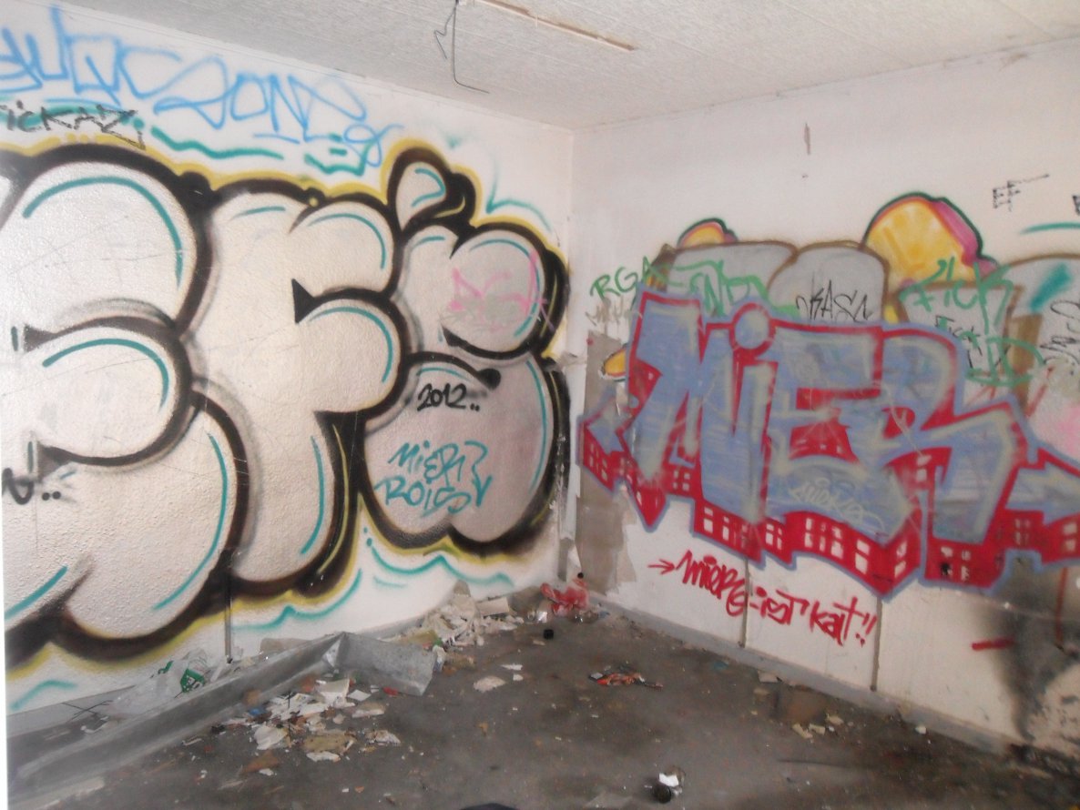 Graffiti Wall - Photo by BEERONE - ef's, mier, yugs