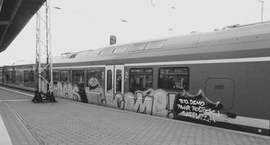 Graffiti Train - Photo by BEERONE - refugees, welcome, train (2013)