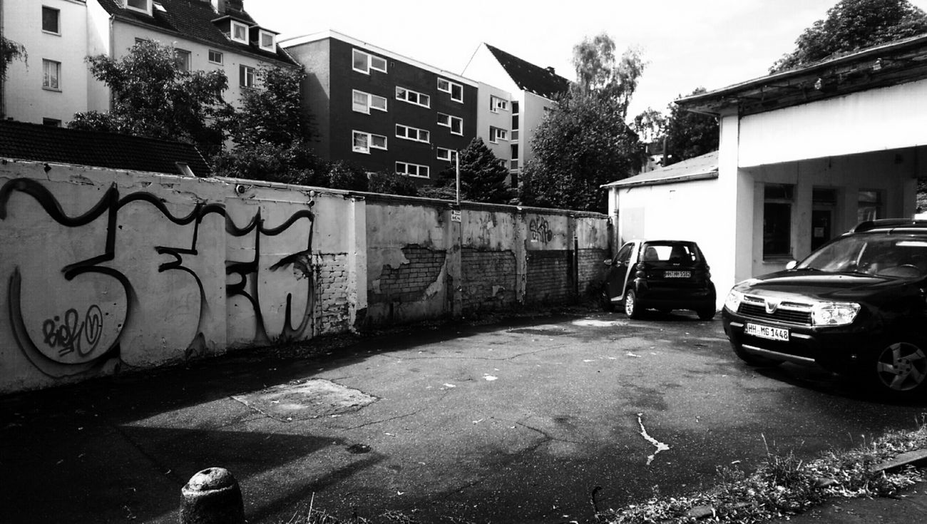 Graffiti Bombing in Hamburg - Photo by BEERONE - beeroutlinerhamburg (2016)