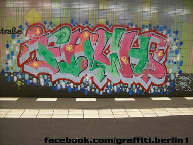 Graffiti Bombing in Berlin - Photo by BERLINA - fach, disek, seks (2013)