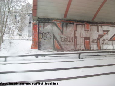 Graffiti Bombing in Berlin - Photo by BERLINA - nhs, nhz, grab