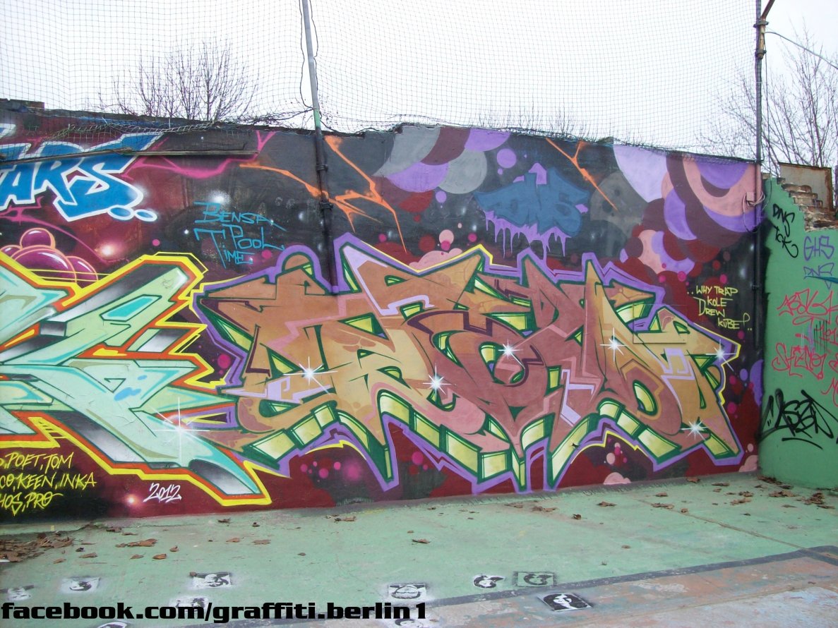 Graffiti Wall - Photo by BERLINA - town, dns (2012)