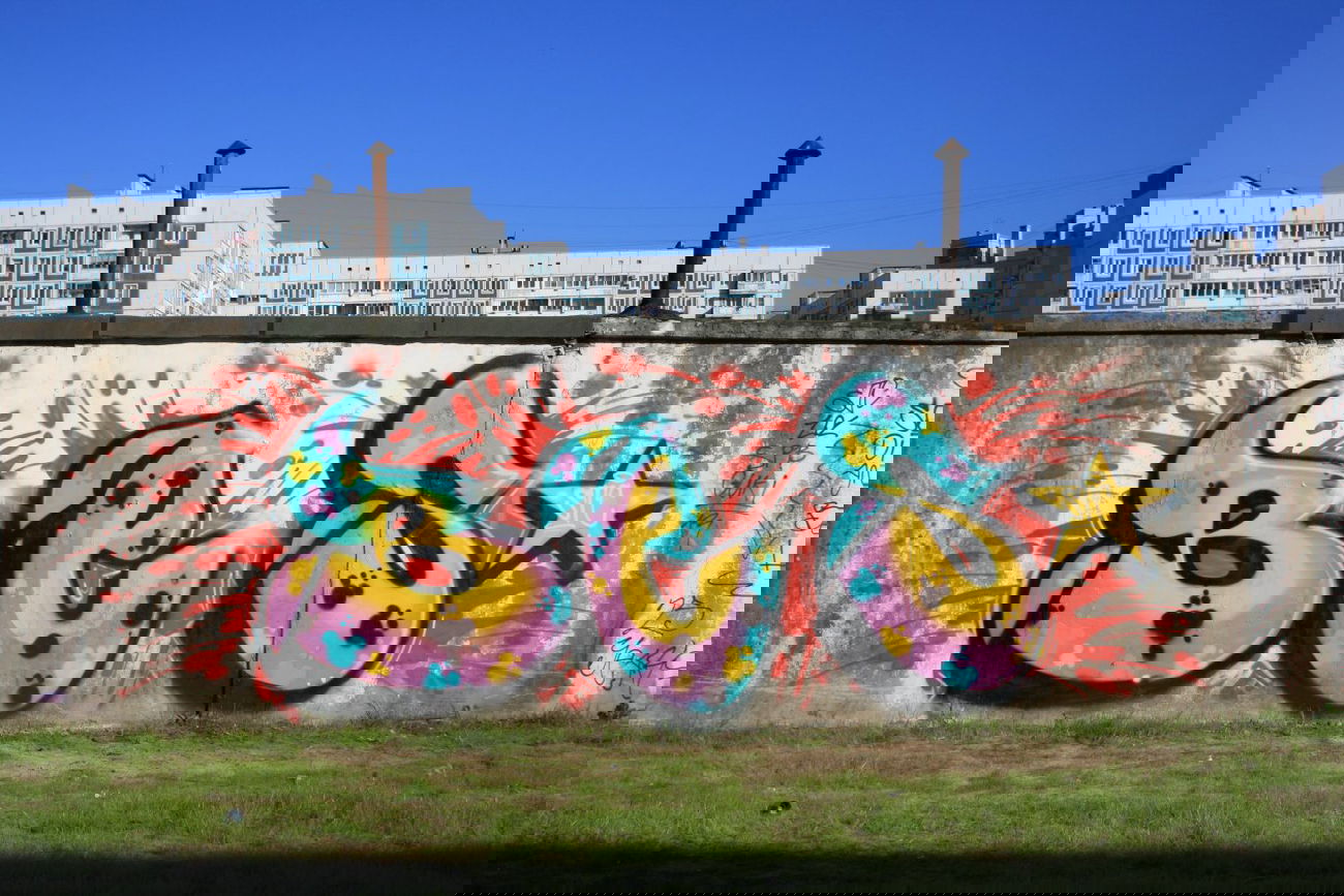 Graffiti Bombing in Saint Petersburg - Photo by BES - ??? (2013)