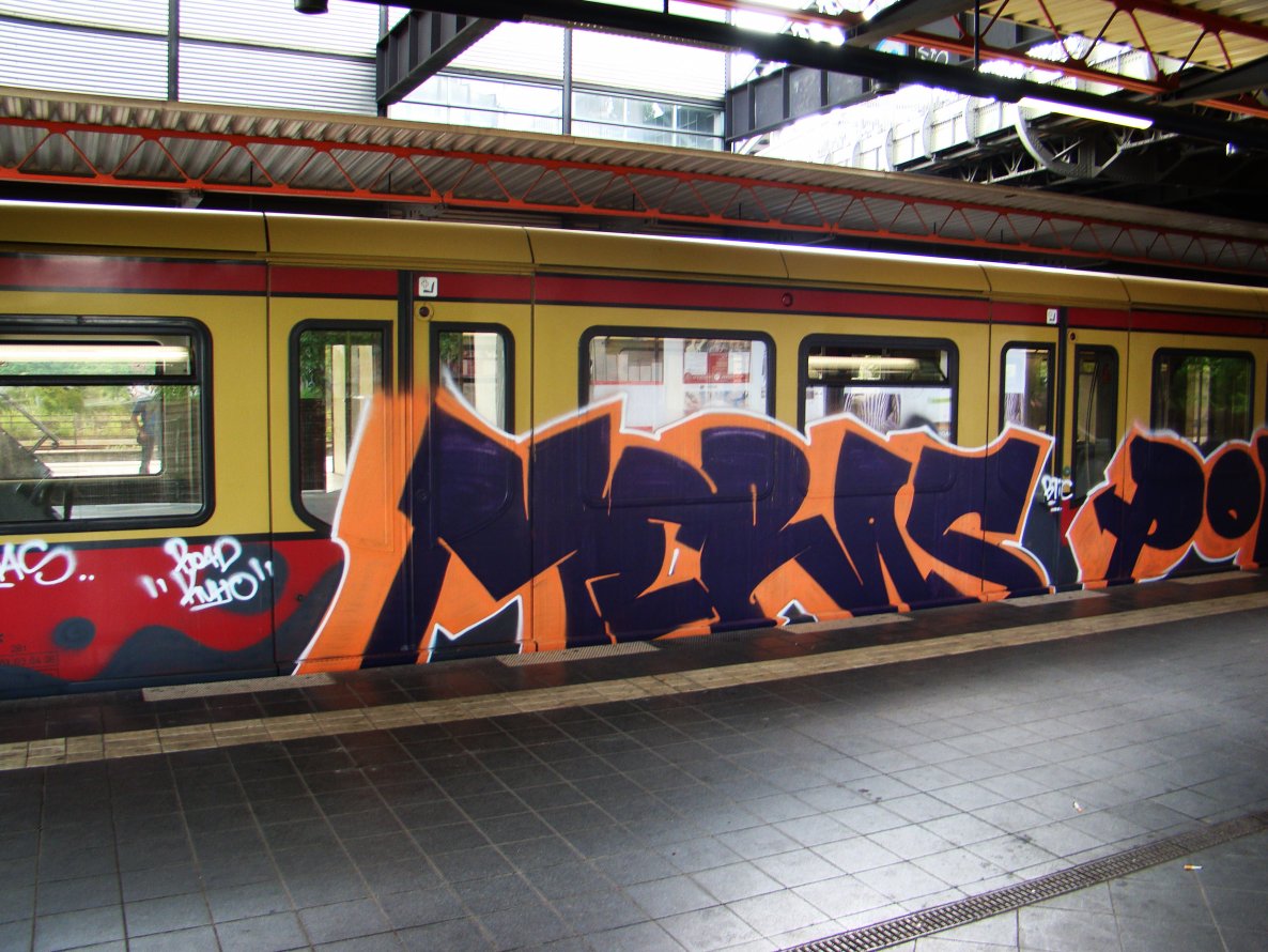 Graffiti Train - Photo by BLACKCHARLIE - OXOXOX